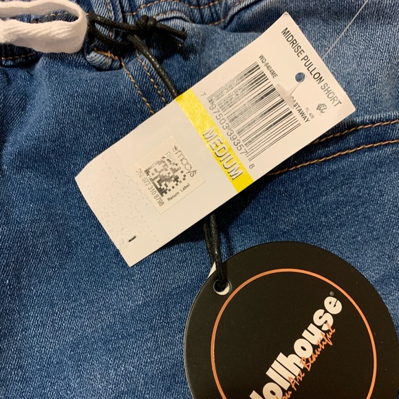 Dollhouse shorts with tags - Picture 3 of 4